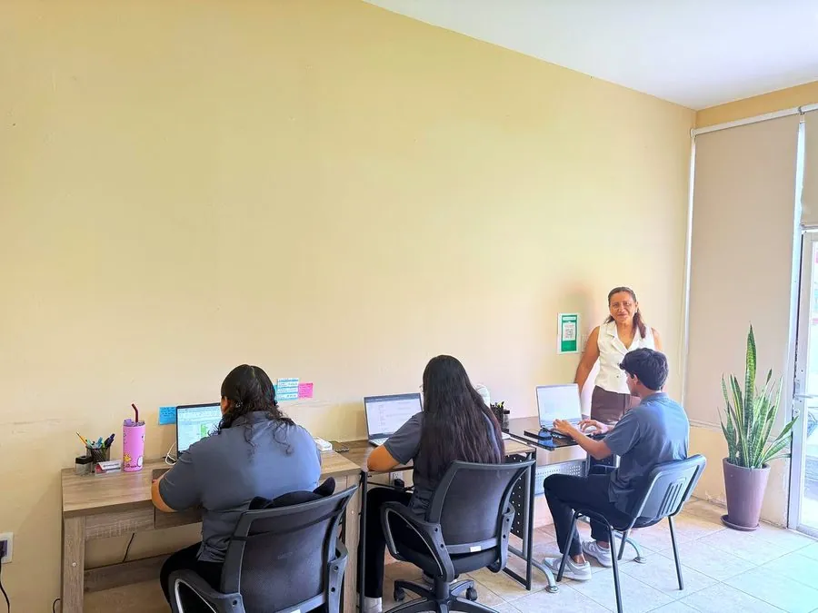 Equipo de Consultiem en su oficina de Bahía de Banderas