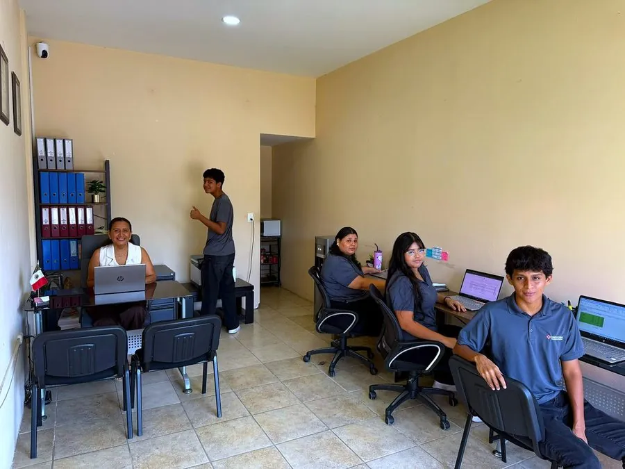 Equipo de Consultiem en su oficina de Bahía de Banderas